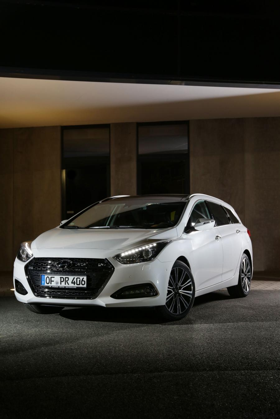  Hyundai i40 Wagon 2015 года  (фото 16 из 30)